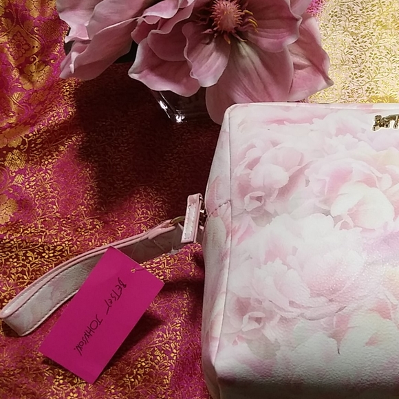 NWT Betsey Johnson Cosmetic Bag Very Roomy - Picture 8 of 12